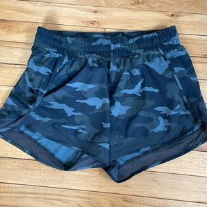 Camo print Athleta mesh racer run short 4” inseam. Size small.